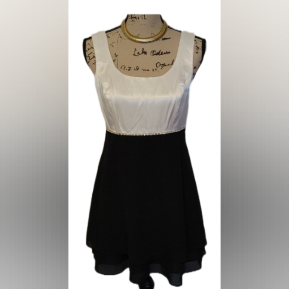 CDC EVENING BLACK & WHITE MINI DRESS WITH PEARLS/RHINESTONE TRIM SZ 4